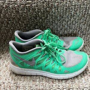 Nike Women's Vibrant Green Athletic Shoes 7.5
